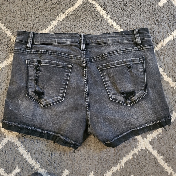 KanCan Los Angeles Skinny Distressed Washed Black Denim Jean Shorts Size 31 - Picture 3 of 5